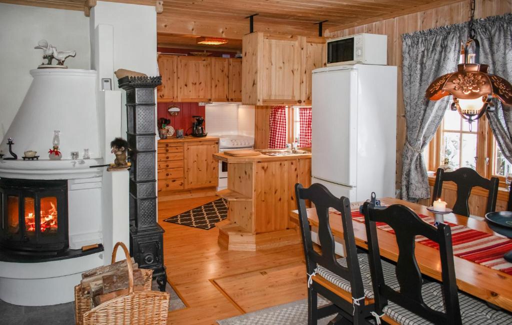 3 Bedroom Beautiful Home In Gjessen photo 3
