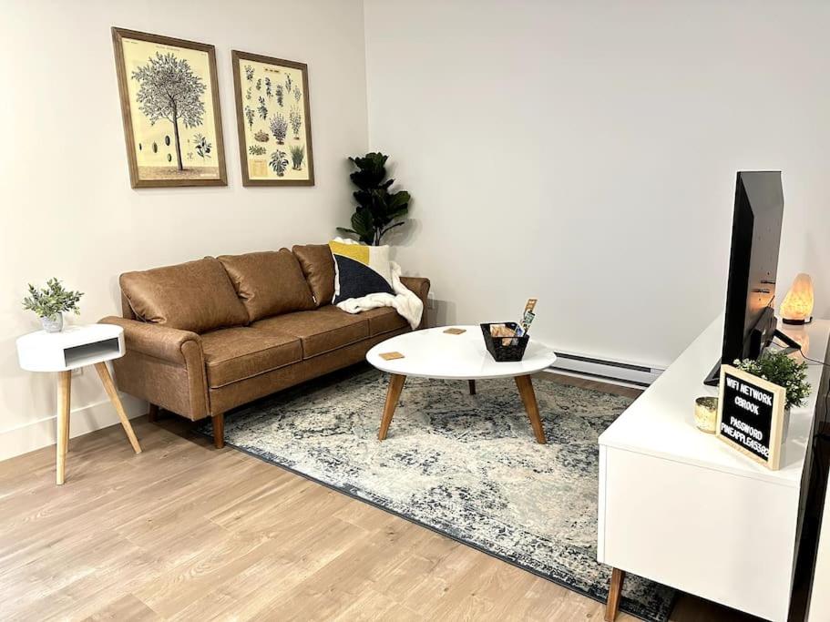 Trail Side Retreat- Beautiful new 1 bdrm suite