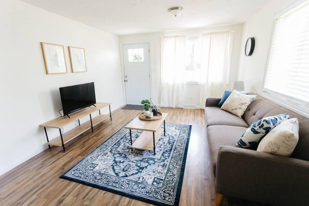 Stylish & Cozy Home in Dayton-Close to Everything! image