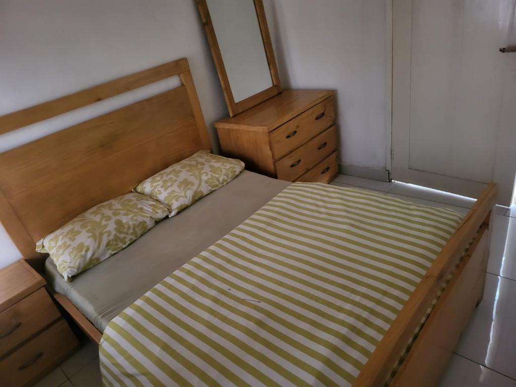 Cozy 2 Bedroom Bungalow. photo 2