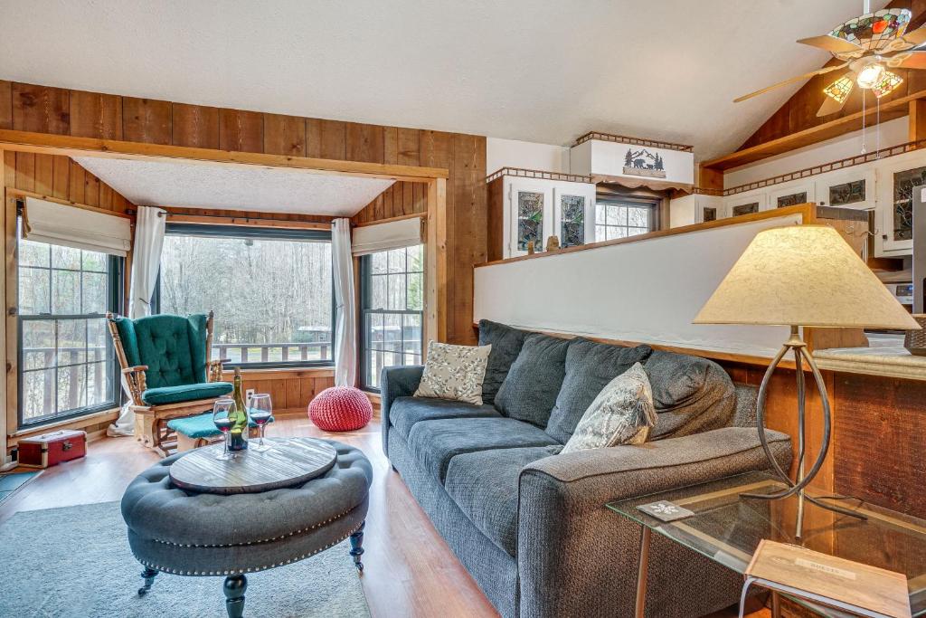 Charming Cabin with Fire Pit and Decks about 7 Mi to Helen photo 4