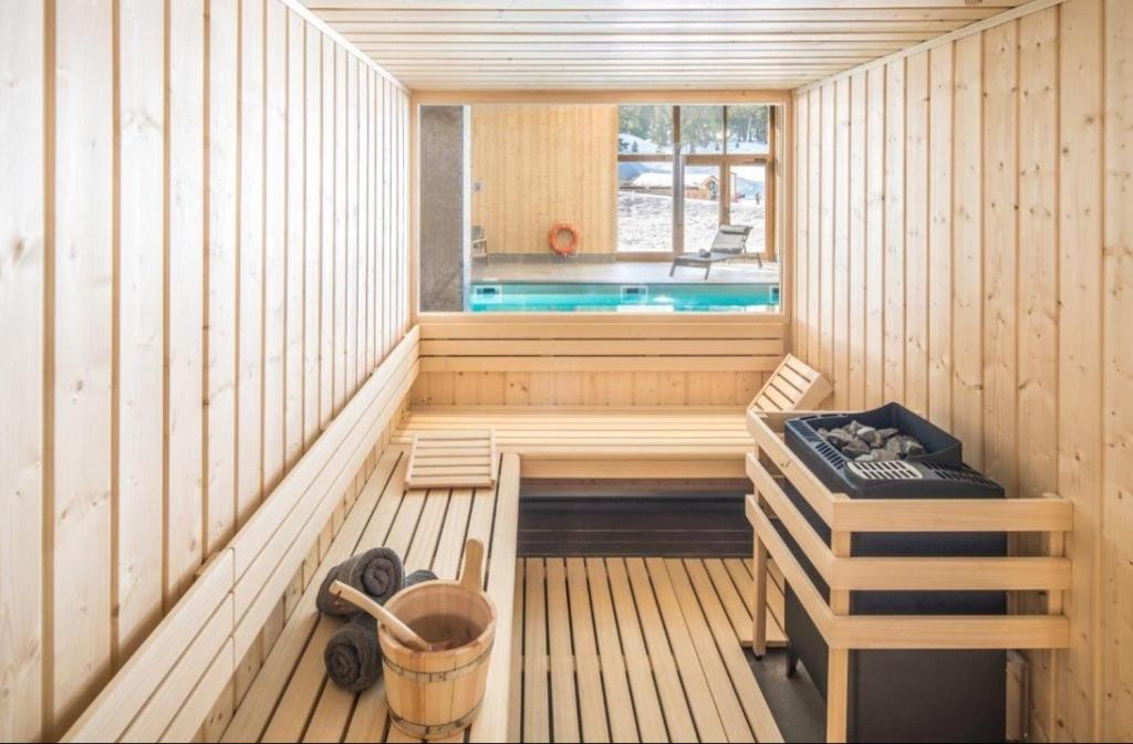 Luxury Chalet mit Pool und Sauna in Garmisch-Partenkirchen Book at WolfAnnemarie1 web de photo 3