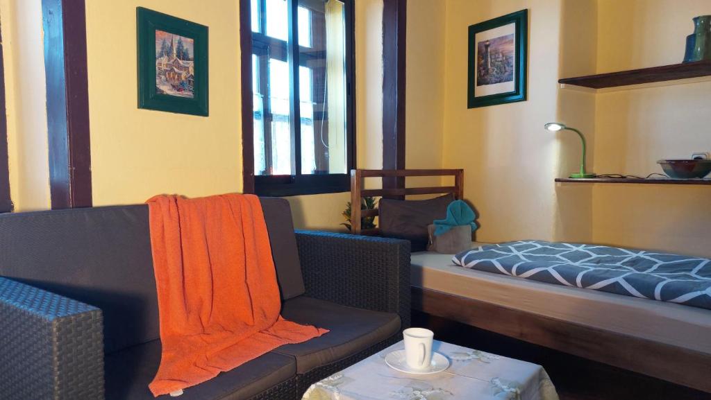 Apartamentos-Monasterio-de-San-Antonio-Kleines-Studio-15qm-fuer-junge-Leute photo 1