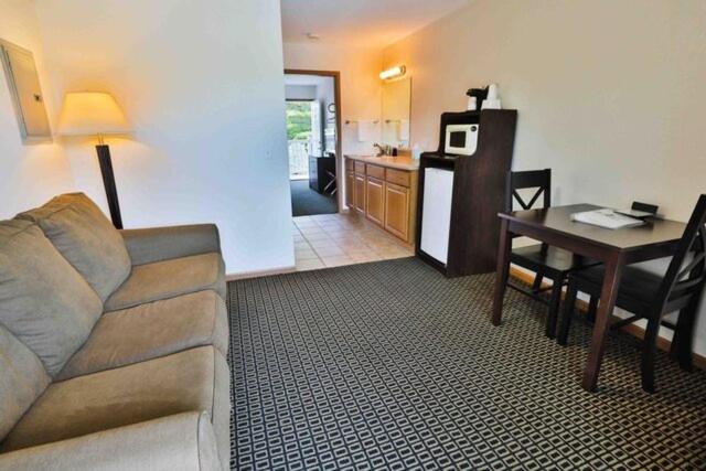 Nader's Motel & Suites photo 1