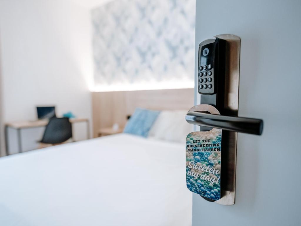 Sweet Lloret Suites - Smart Hotel - Tap to explore photos