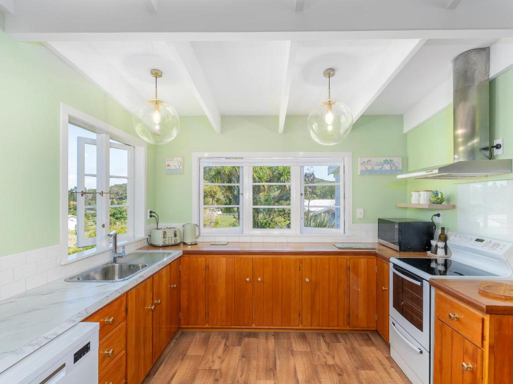 Crabapple Cottage - Coromandel Town Holiday Home photo 4