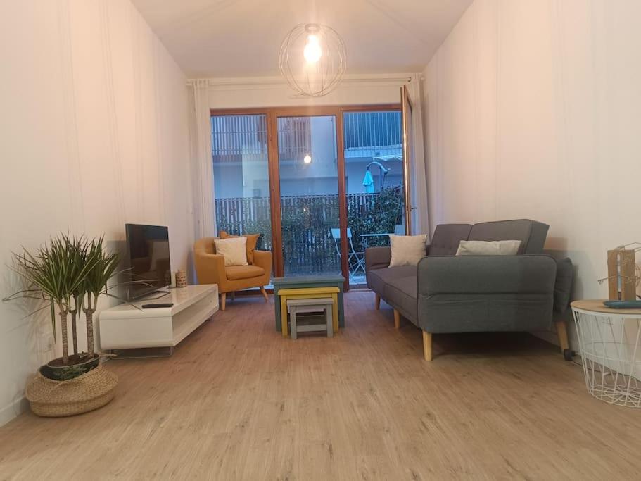 Appartement à 9 mn de Paris, ligne 14