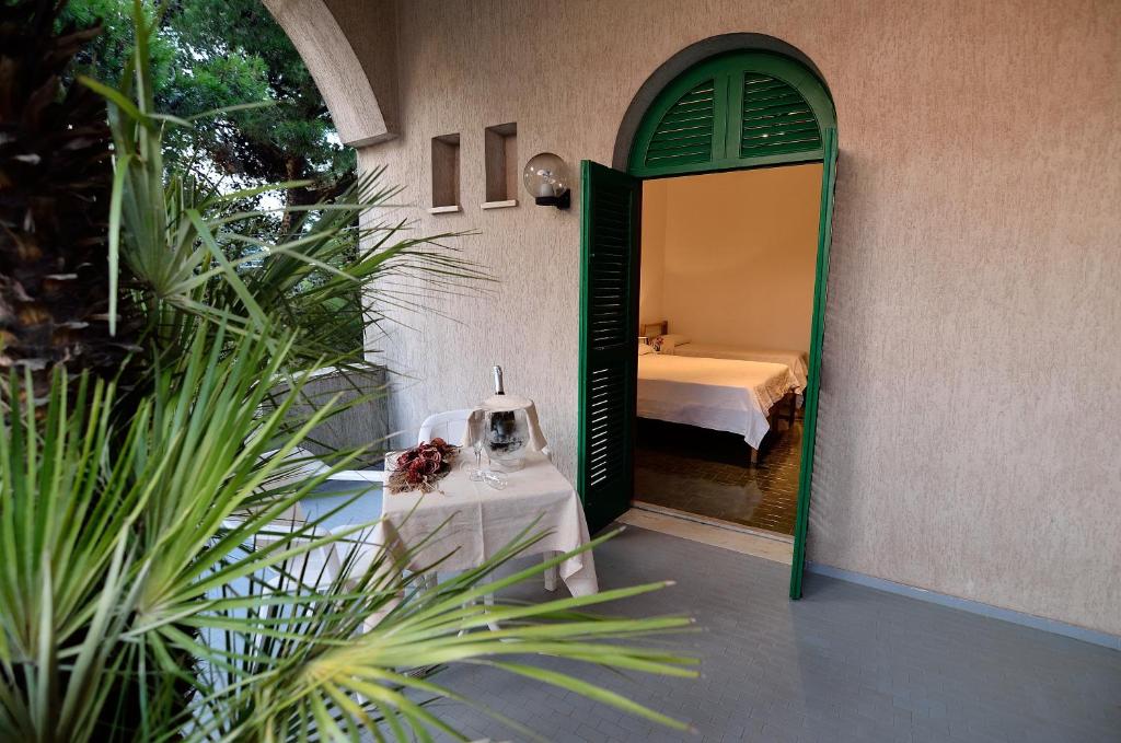 Hotel La Silvana - Tap to explore photos