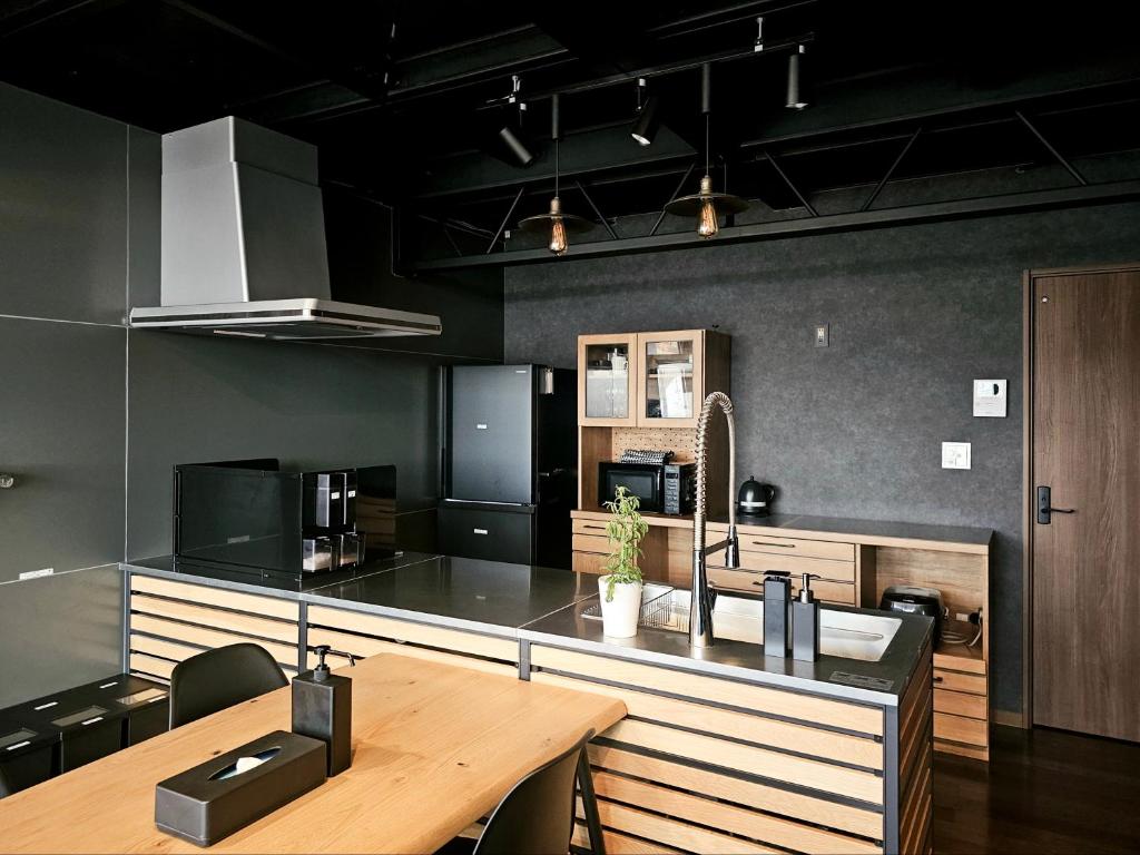 LOGIN OKINAWA-garage- photo 1