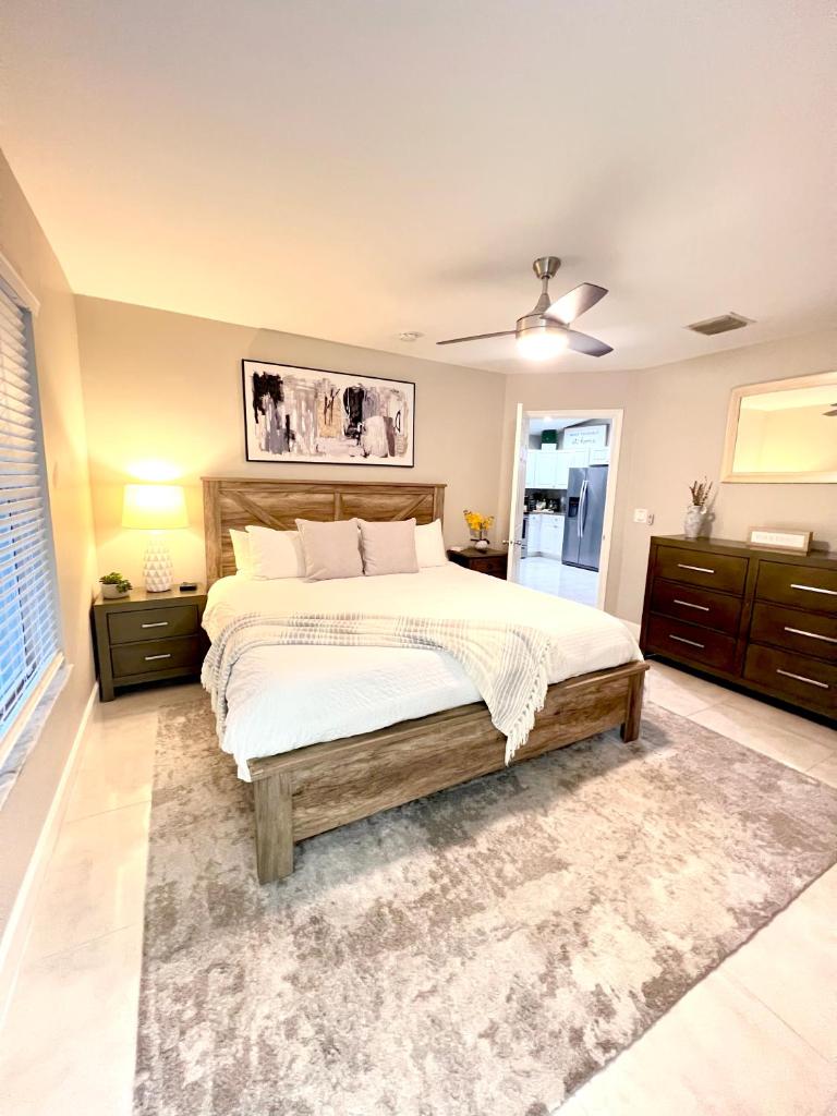Gorgeous 5-Star Retreat Near Downtown & the Beach photo 3
