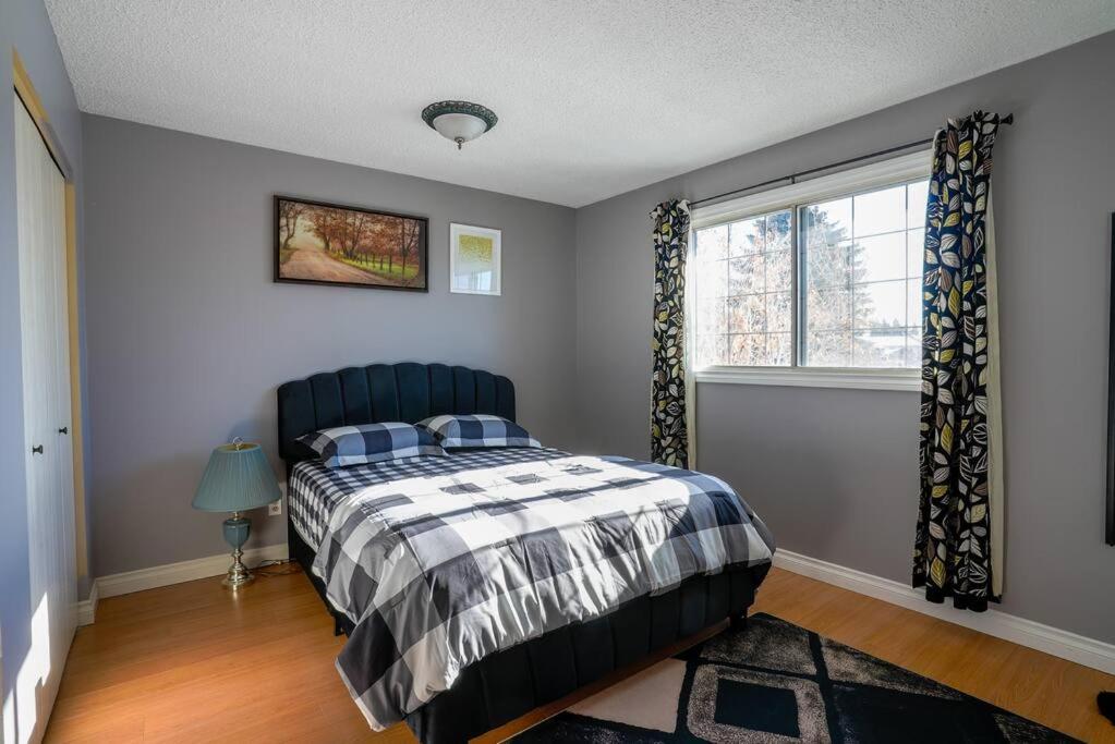 5Bedroom, 2.5Bath, Kitchen, Patio, Mall, Near LRT photo 2