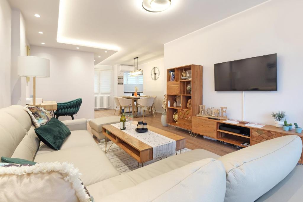 Arena West Gem Apartment