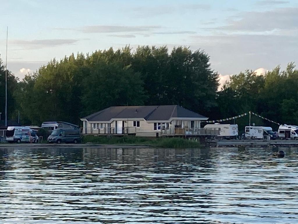 Water Villa, Houseboot at the Lake, Great Views, 70 km to Amsterdam photo 2