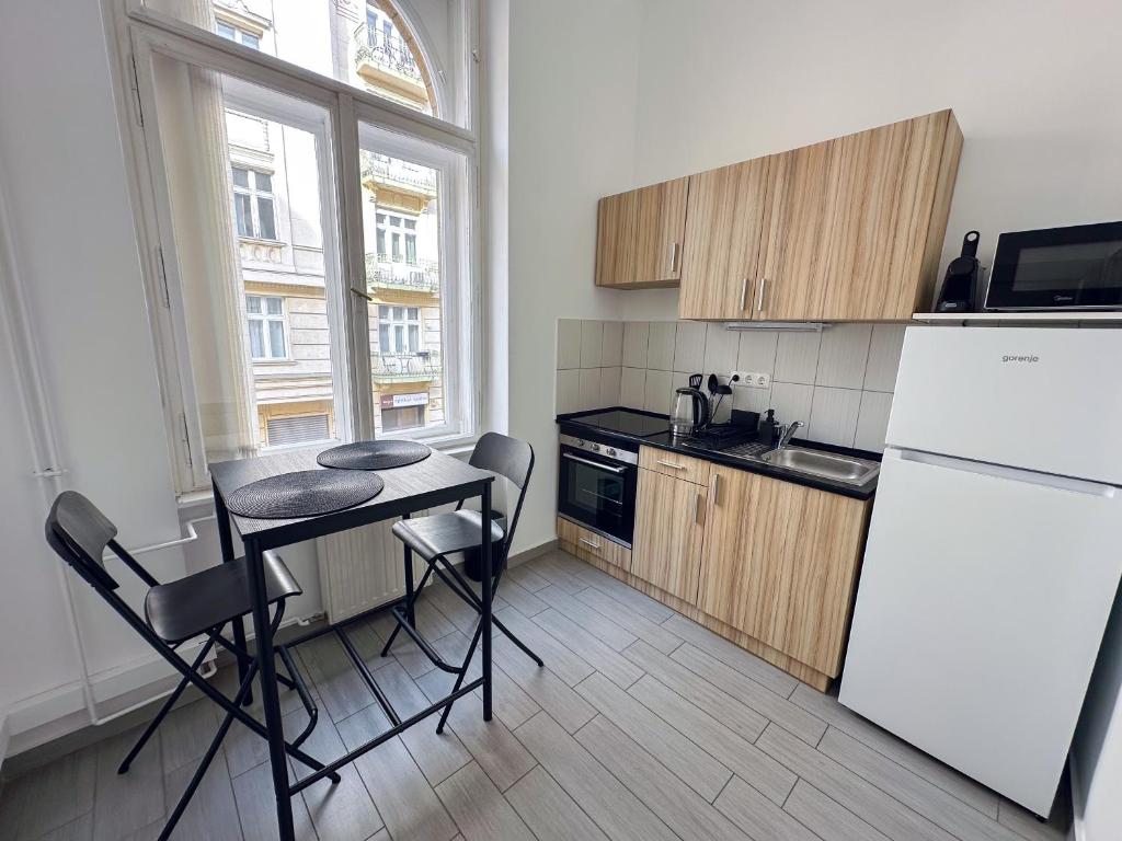Sunny Castle Apartment - Tap to explore photos