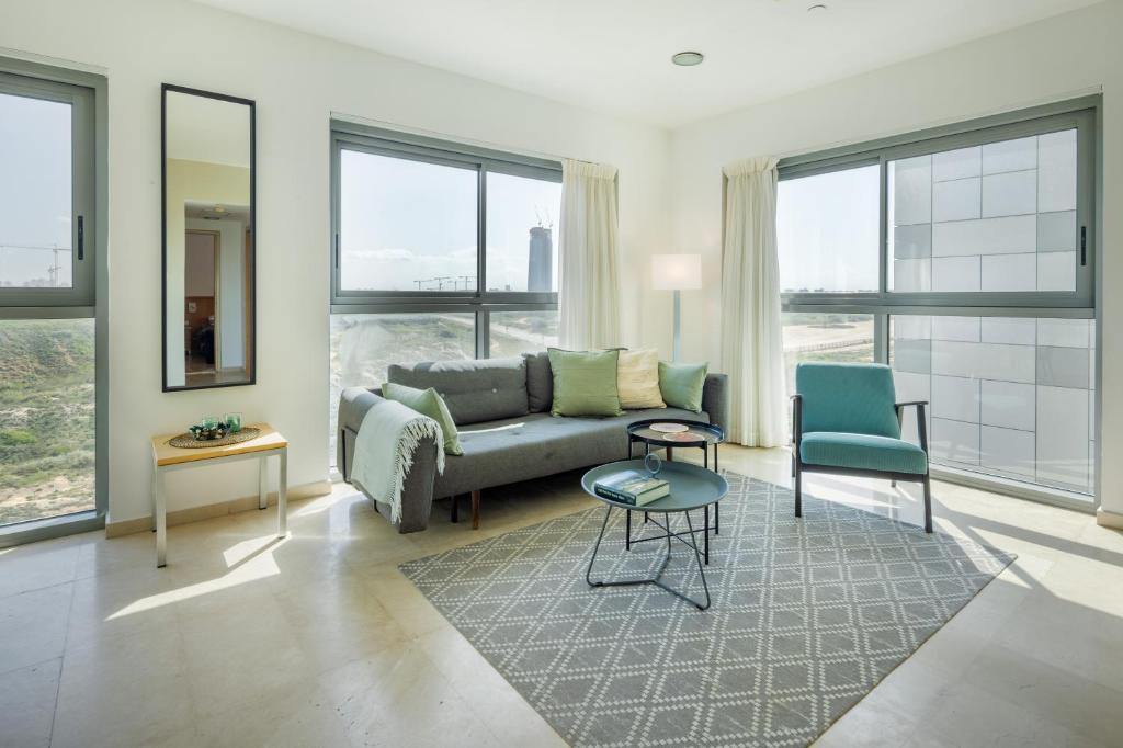 Marina Sea-front Retreat by Sea N' Rent
