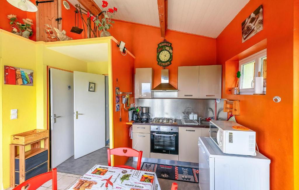Awesome Home In Scorb-clairvaux With Wi-fi photo 2