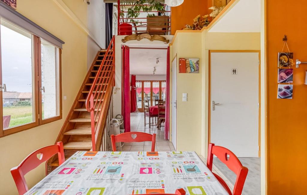 Awesome Home In Scorb-clairvaux With Wi-fi photo 4