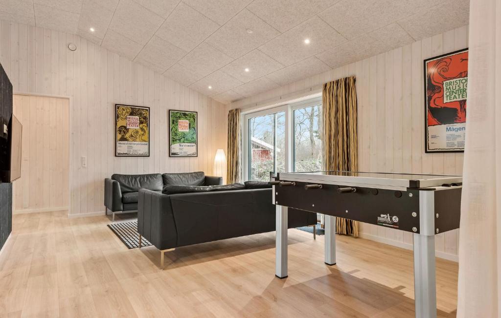Gorgeous Home In Oksbl With Sauna photo 2