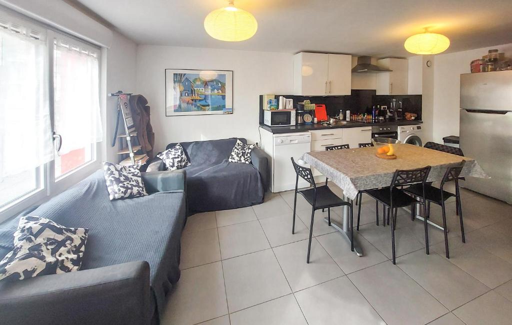 3 Bedroom Lovely Home In Dunkerque photo 2