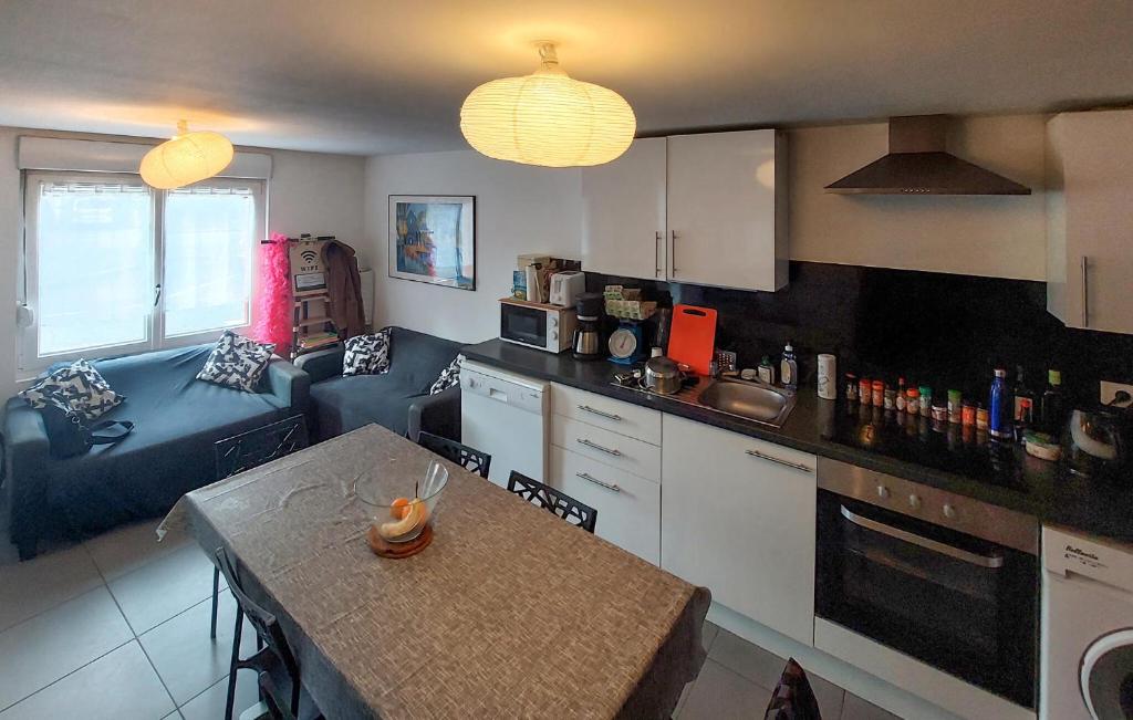 3 Bedroom Lovely Home In Dunkerque photo 4