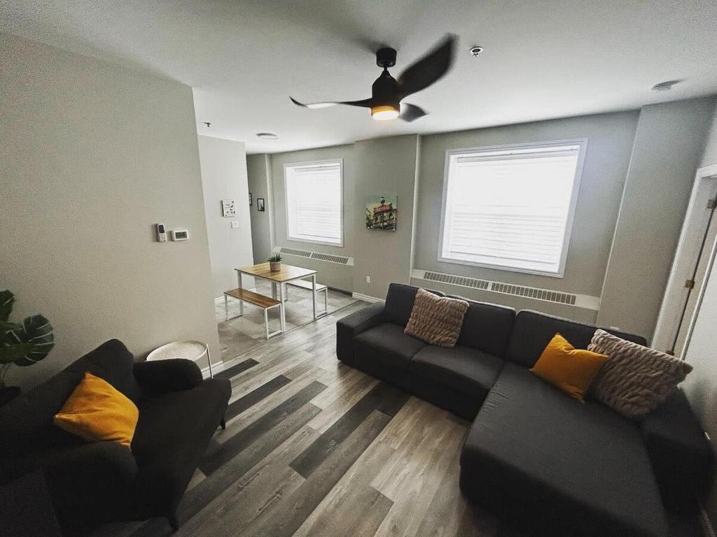 NEW Large Luxurious 2BR Condo in the Heart of Uptown Coffee, Wifi photo 1