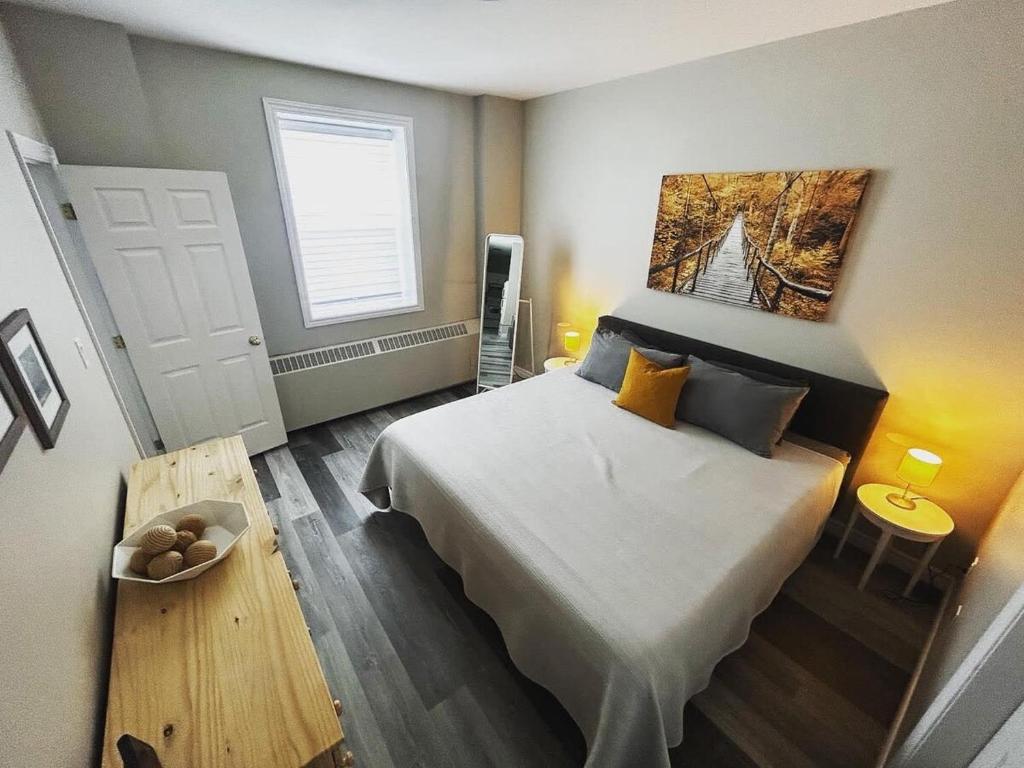 NEW Large Luxurious 2BR Condo in the Heart of Uptown Coffee, Wifi photo 4