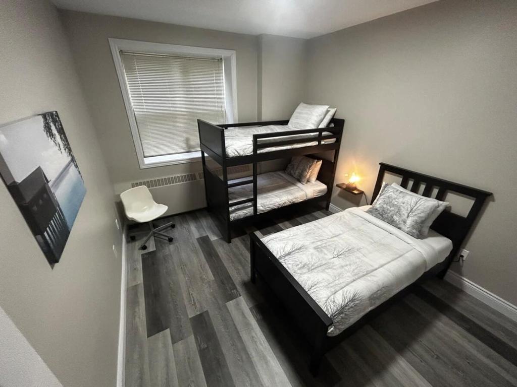 Elegant 2-Bedroom Condo Close to Uptown photo 3