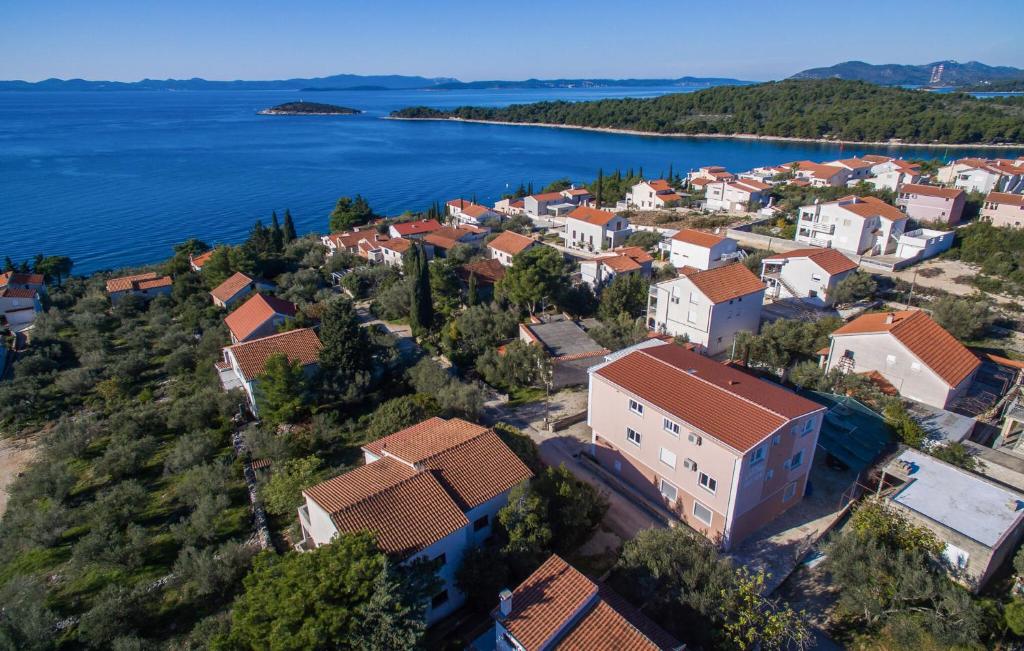 Stunning Apartment In Zdrelac With Wifi And 2 Bedrooms