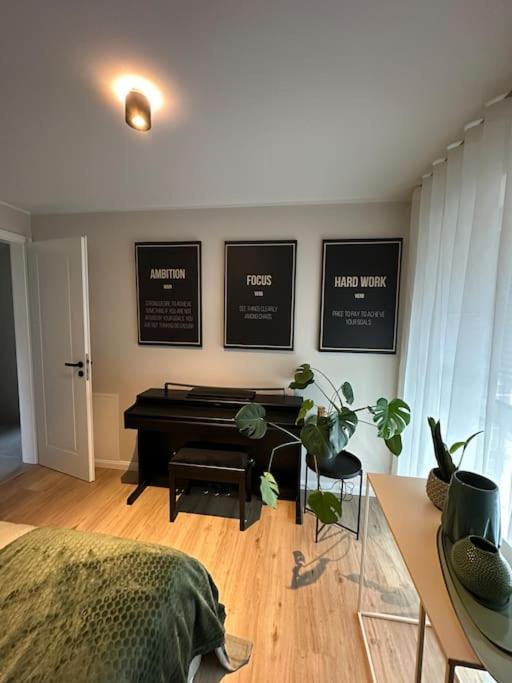 Wunderschöner Neubau im Grünen photo 1