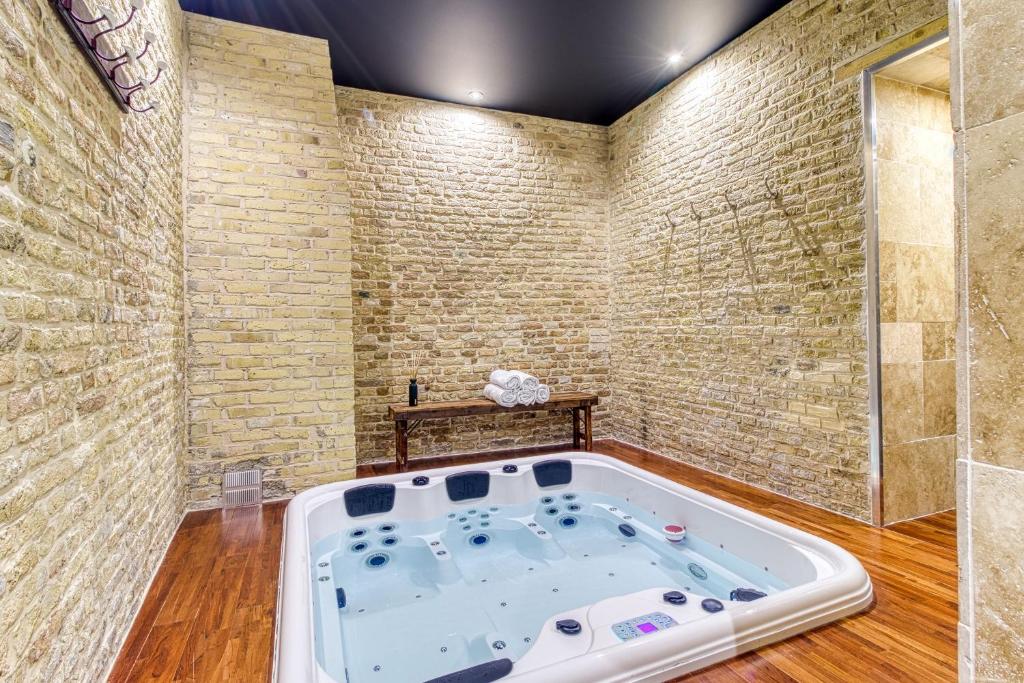 La Villa Authentique - Jacuzzi, babyfoot photo 4