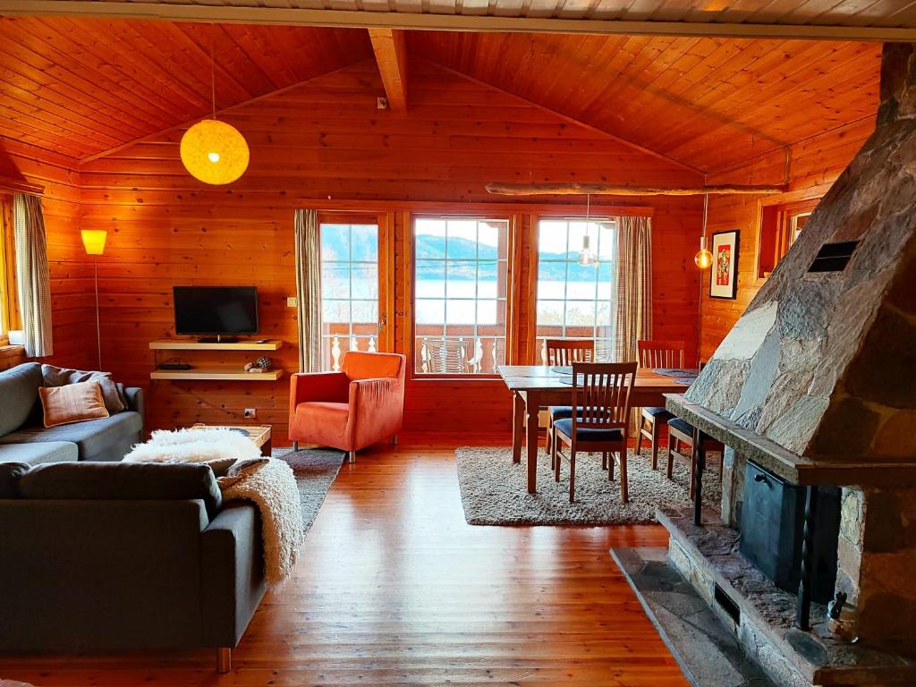 Cosy chalet, 100m2 with fjordview! photo 3