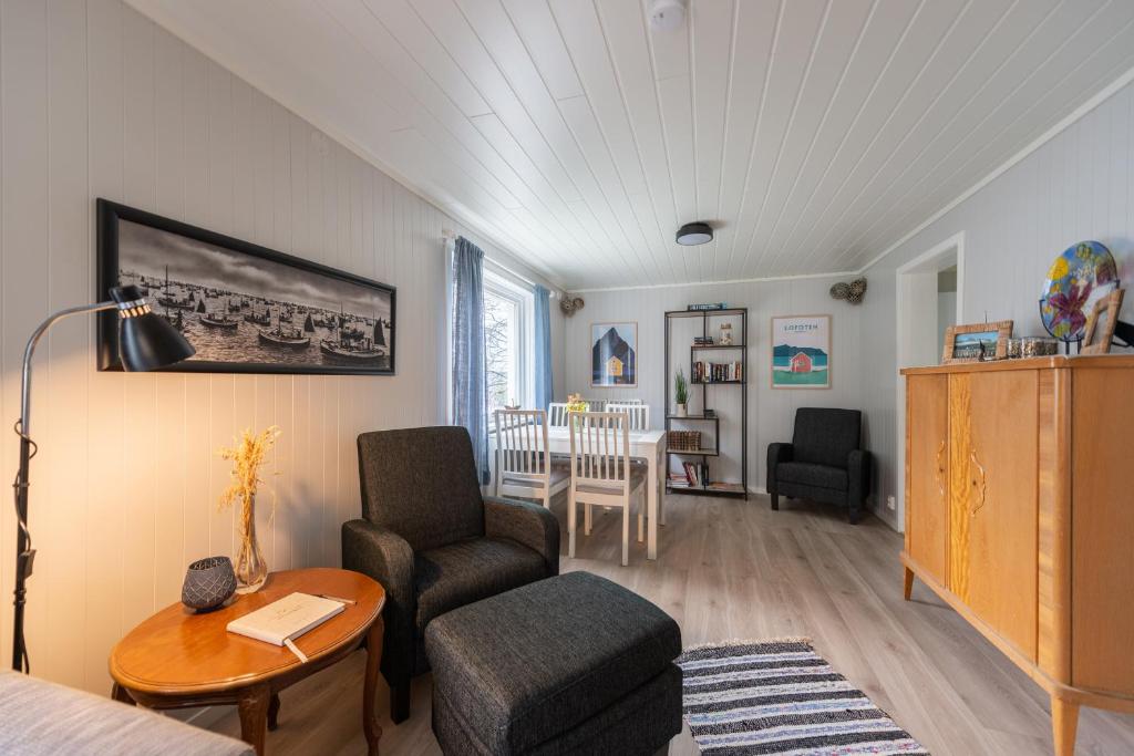 Cozy House By The Fjord In The Heart Of Lofoten photo 4