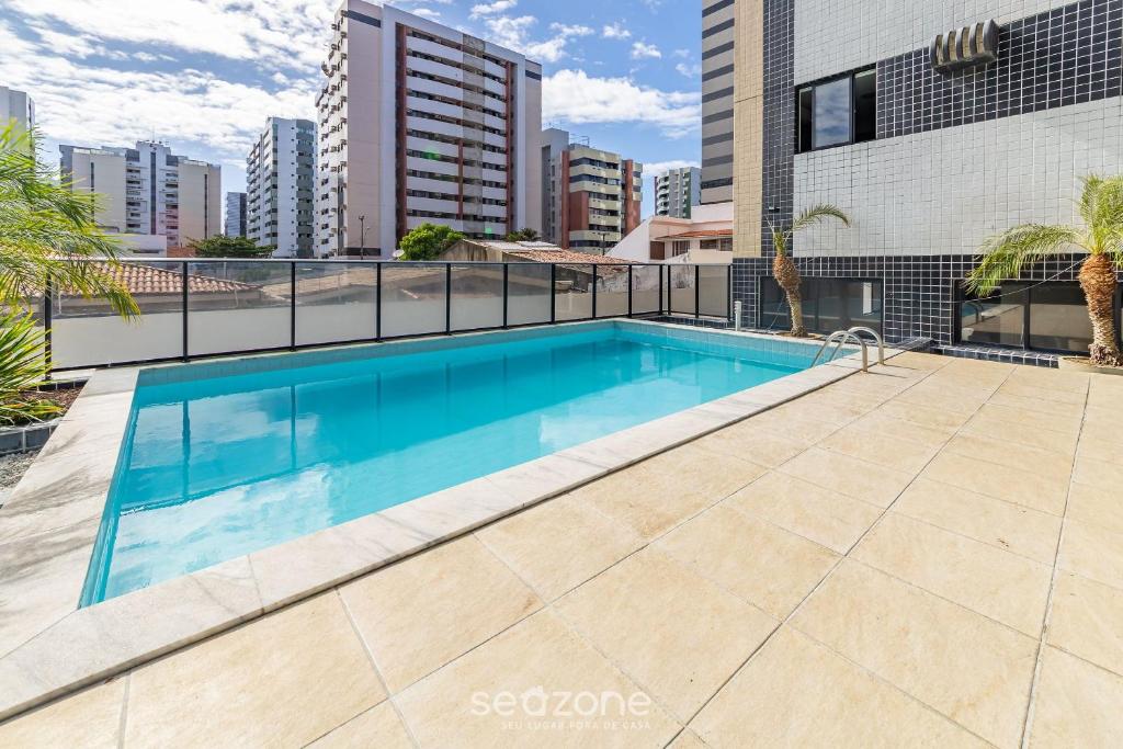 Apto com piscina bem localizado em Maceió LTS1003