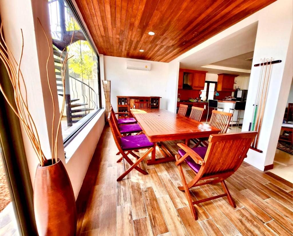 Coconut Palms Villa, Large & Elegant Private Pool Villa in Rawai, Phuket photo 3