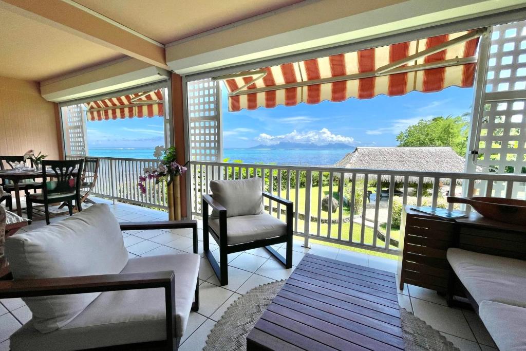 Kahaia beach home with pool amazing seafront black sand beach and reef photo 4