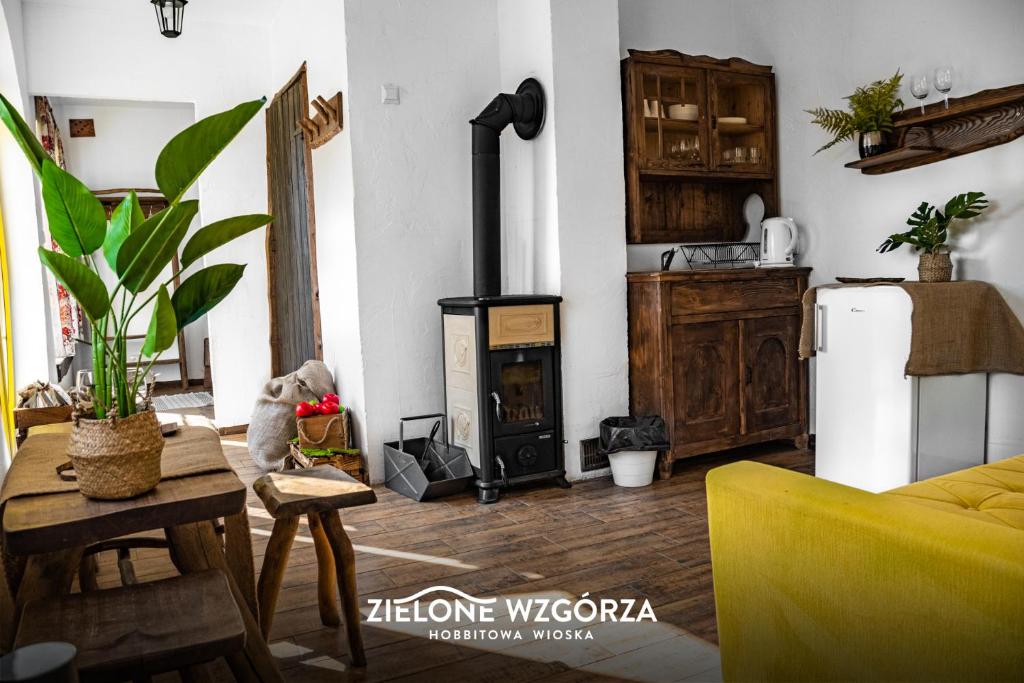 Zielone Wzgórza - Hobbitowe Domki na Kaszubach photo 2