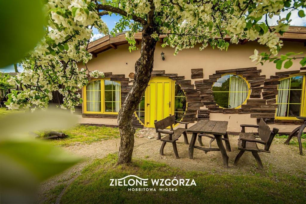 Zielone Wzgórza - Hobbitowe Domki na Kaszubach