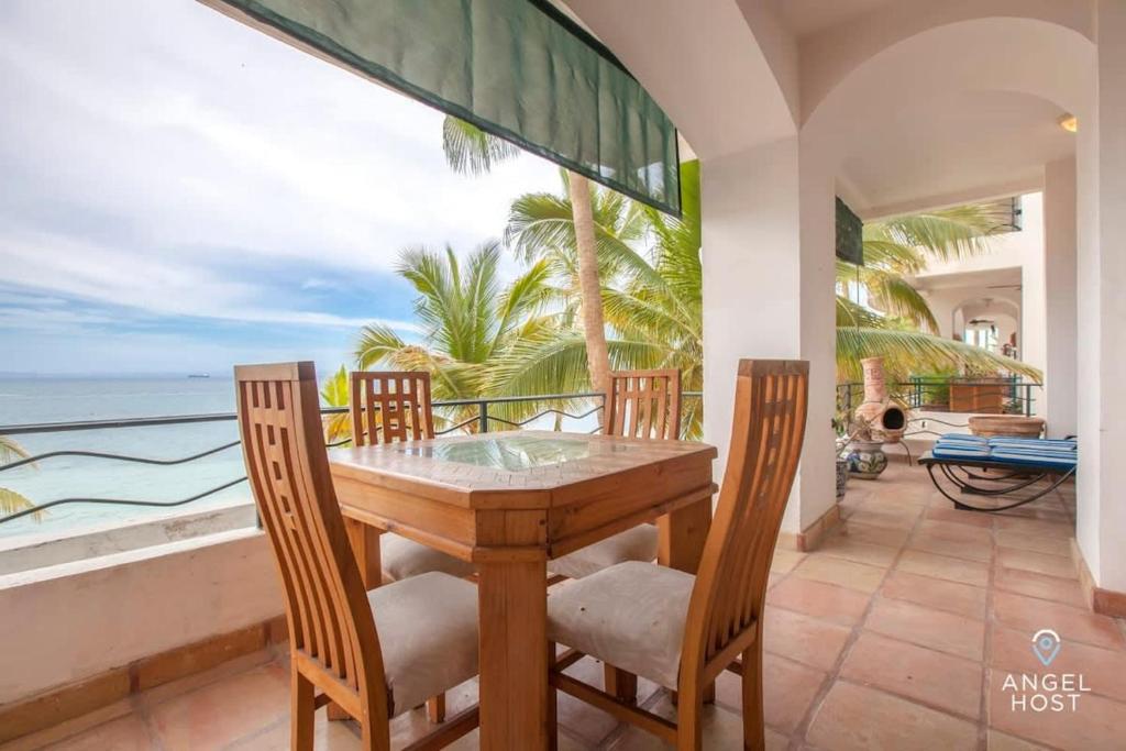 Private oceanview balcony & infinity pool onsite photo 1