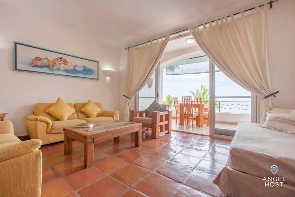 Private oceanview balcony & infinity pool onsite photo 3
