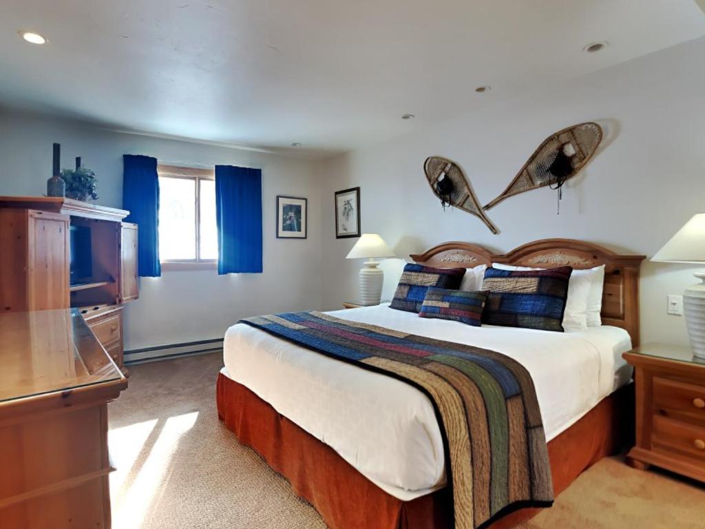 Timberline Condominiums 2 Bedroom Standard Unit C2H photo 3