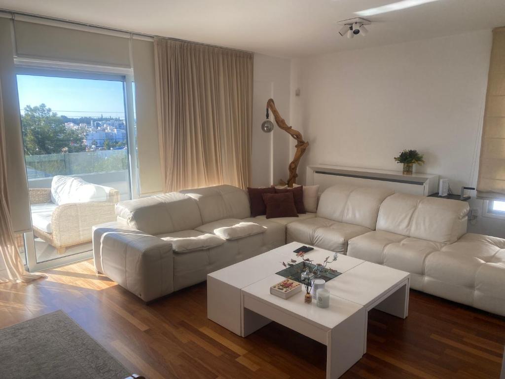 Hill Luxury Family Maisonette 21 photo 1