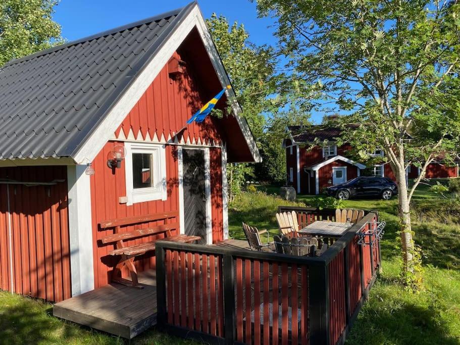 By Lake Rusken - 2 cottages - fantastic nature photo 1