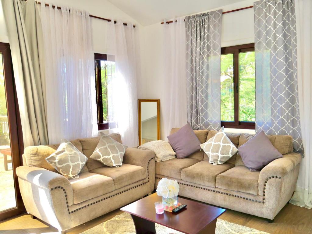 Roatan’s green view getaway. photo 1