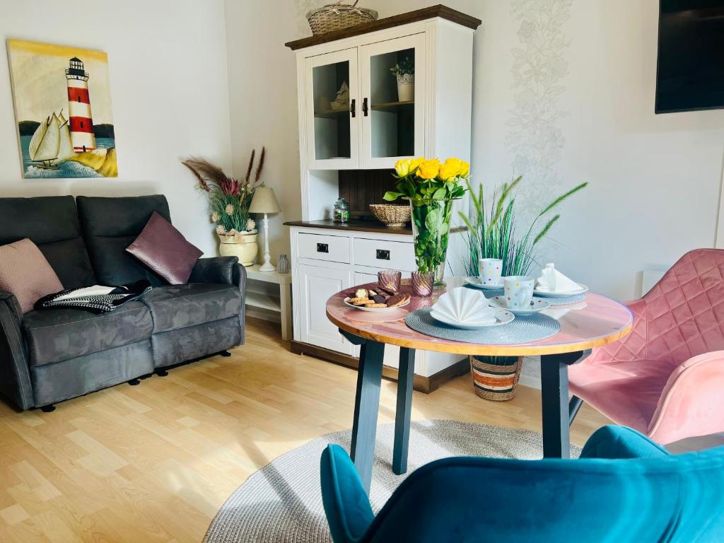 SommerLund - macht Laune auf Meer - Ruhige und sonnige Ferienwohnung mit Terrasse und Garten nahe Strand und Ostsee photo 1