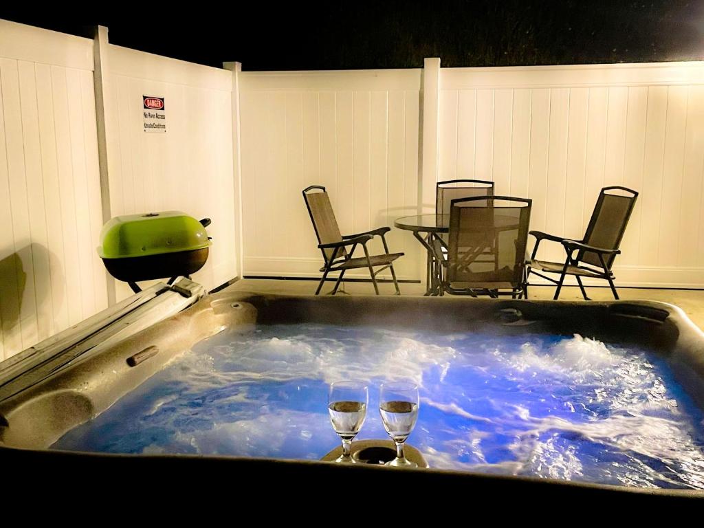Wild Stallion HOT TUB Sleeps 4 Darts Private photo 4