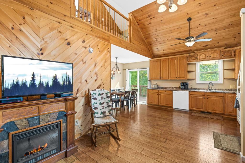 Hot Tub - Fire Pit - Pool Table - Pet Friendly - Good Times photo 2