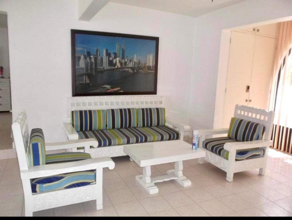 Hermosa Casa Vacacional en Cocoyoc con Alberca y Jacuzzi. photo 2
