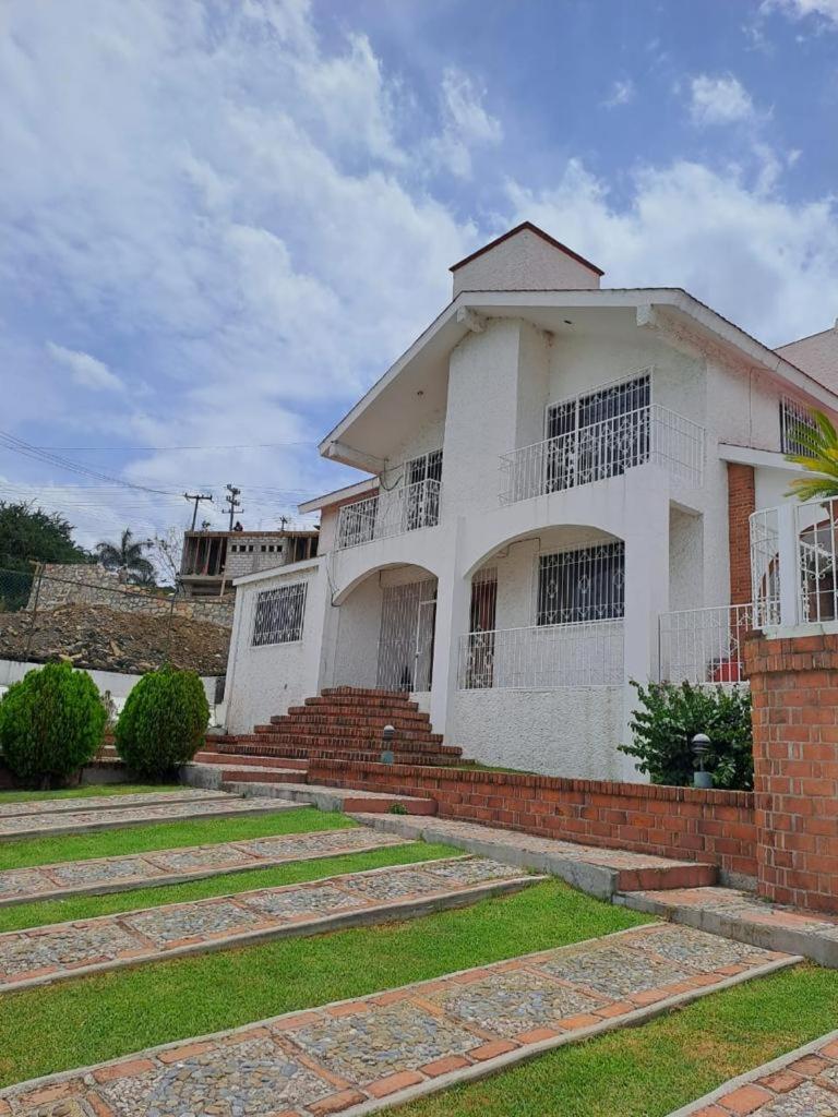 Hermosa Casa Vacacional en Cocoyoc con Alberca y Jacuzzi. photo 3