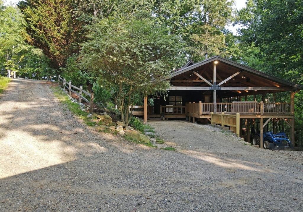 Poplar Ridge Retreat photo 1