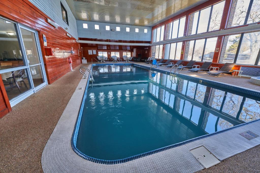 The Mariner Resort Cape Cod by The Red Collection photo 2